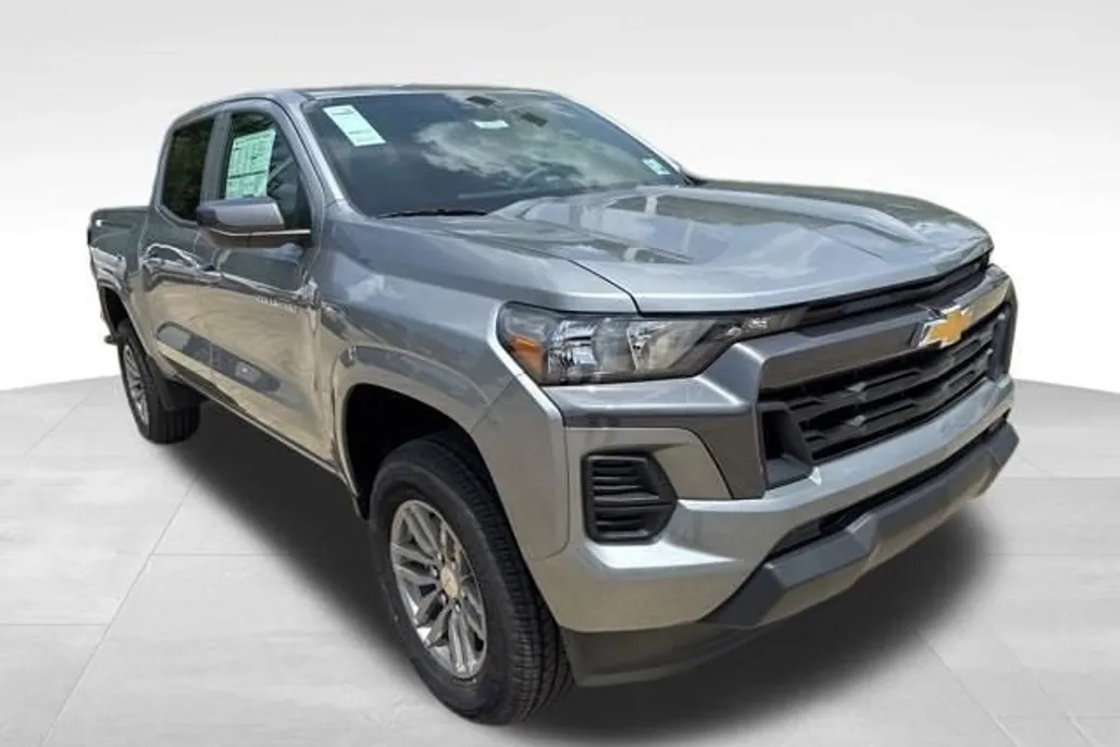 2025 Chevrolet Colorado Work Truck LT photo 1