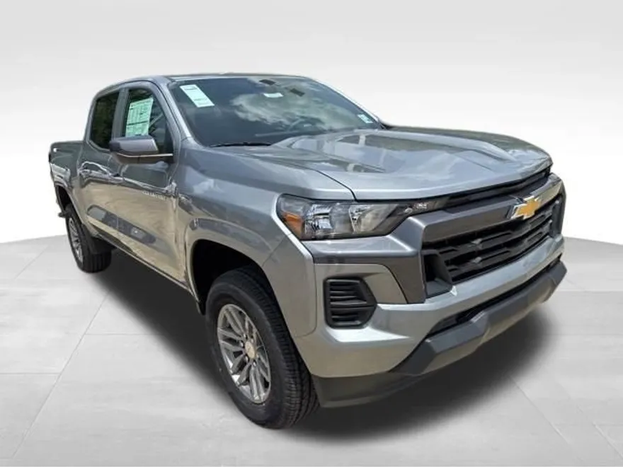 2025 Chevrolet Colorado Work Truck LT photo 1
