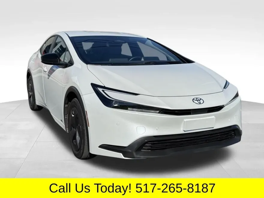 2023 Toyota Prius LE photo 1