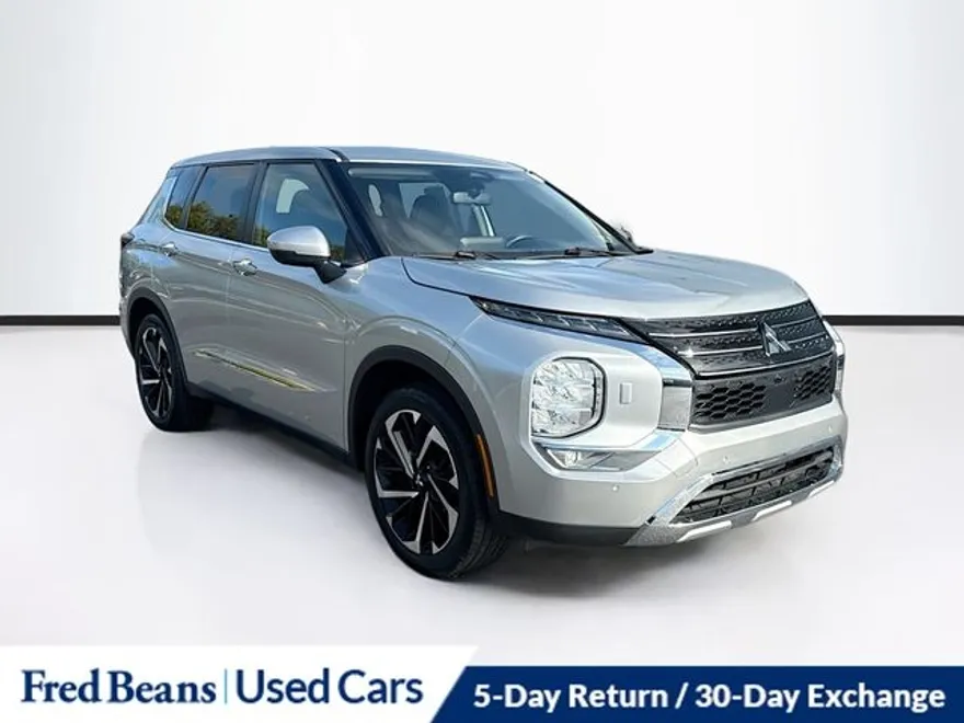 2022 Mitsubishi Outlander SE photo 1