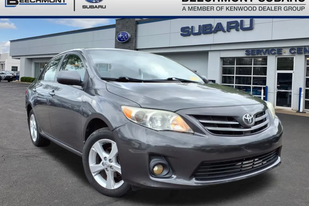 2013 Toyota Corolla LE photo 1