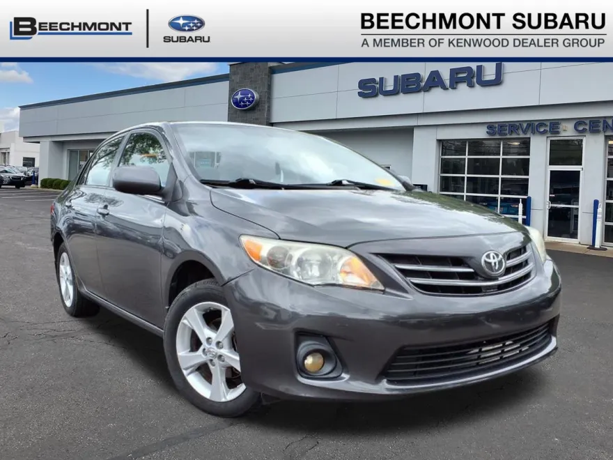 2013 Toyota Corolla LE photo 1