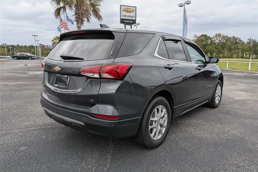 2022 Chevrolet Equinox LT photo 1