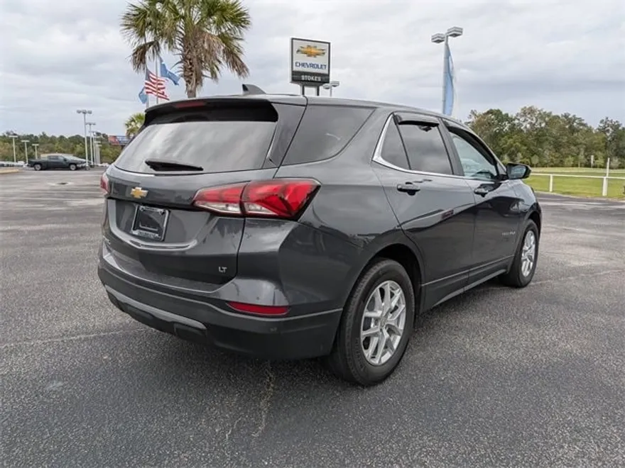 2022 Chevrolet Equinox LT photo 1