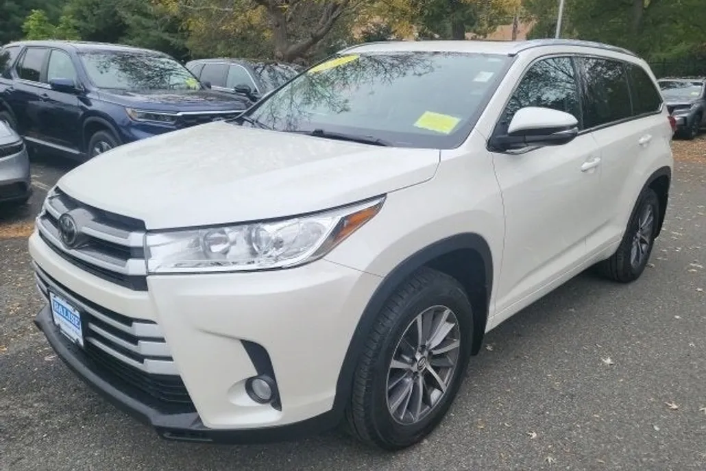 2017 Toyota Highlander XLE photo 1