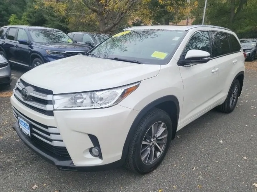 2017 Toyota Highlander XLE photo 1