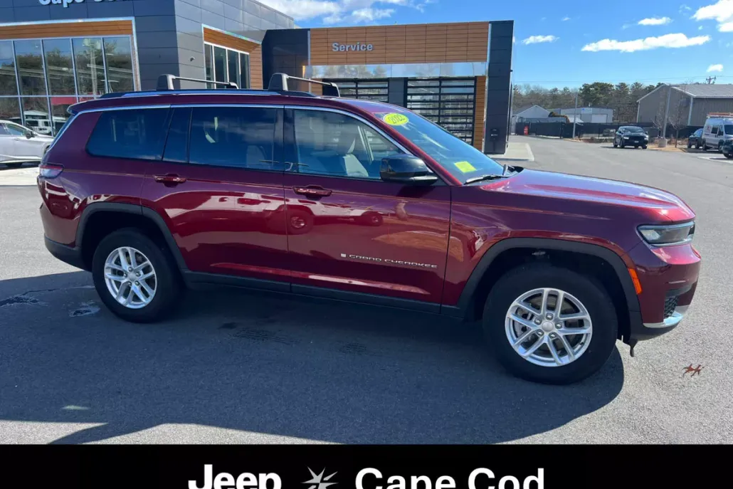 2022 Jeep Grand Cherokee Laredo photo 1