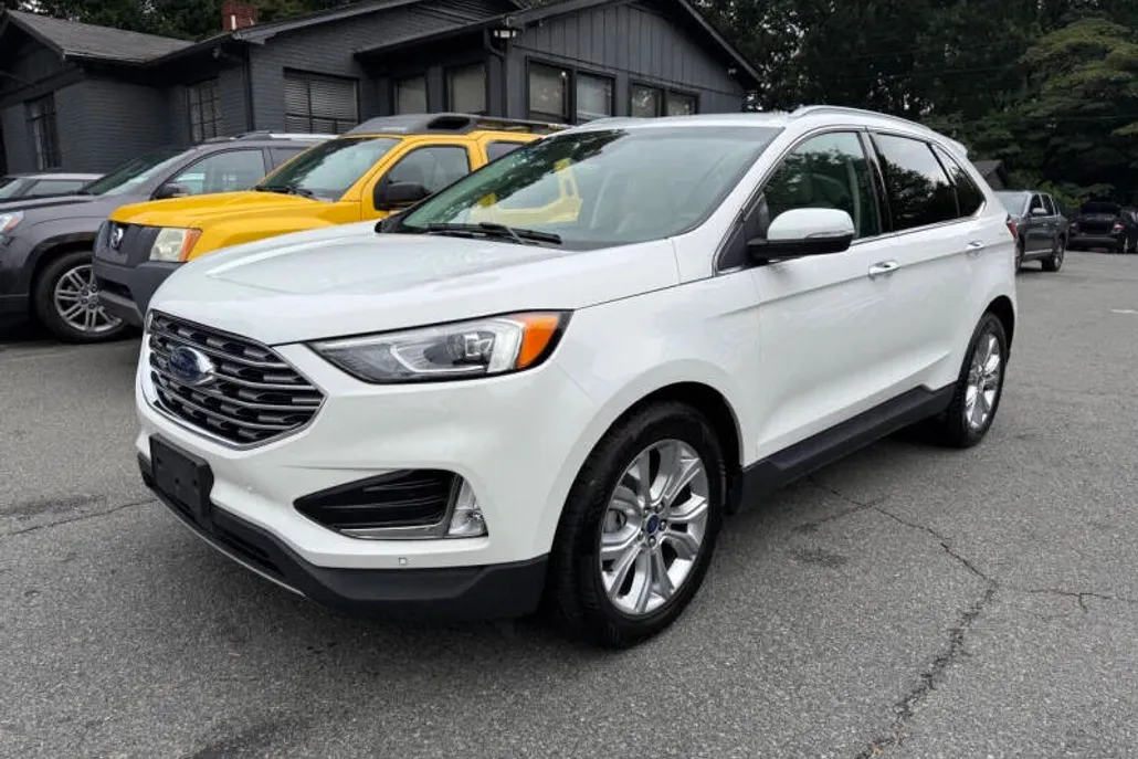 2020 Ford Edge Titanium photo 1