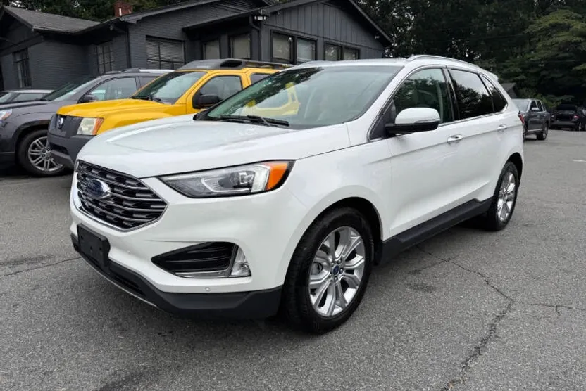 2020 Ford Edge Titanium photo 1