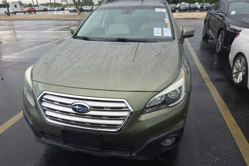 2017 Subaru Outback 2.5i Premium photo 1