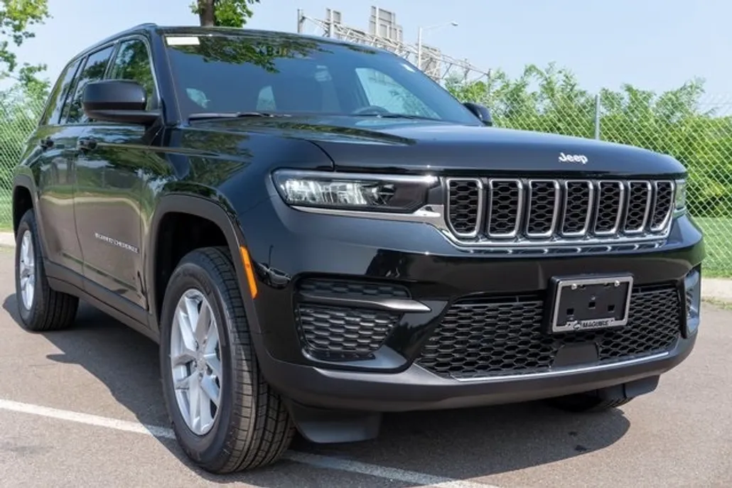 2025 Jeep Cherokee Laredo photo 1