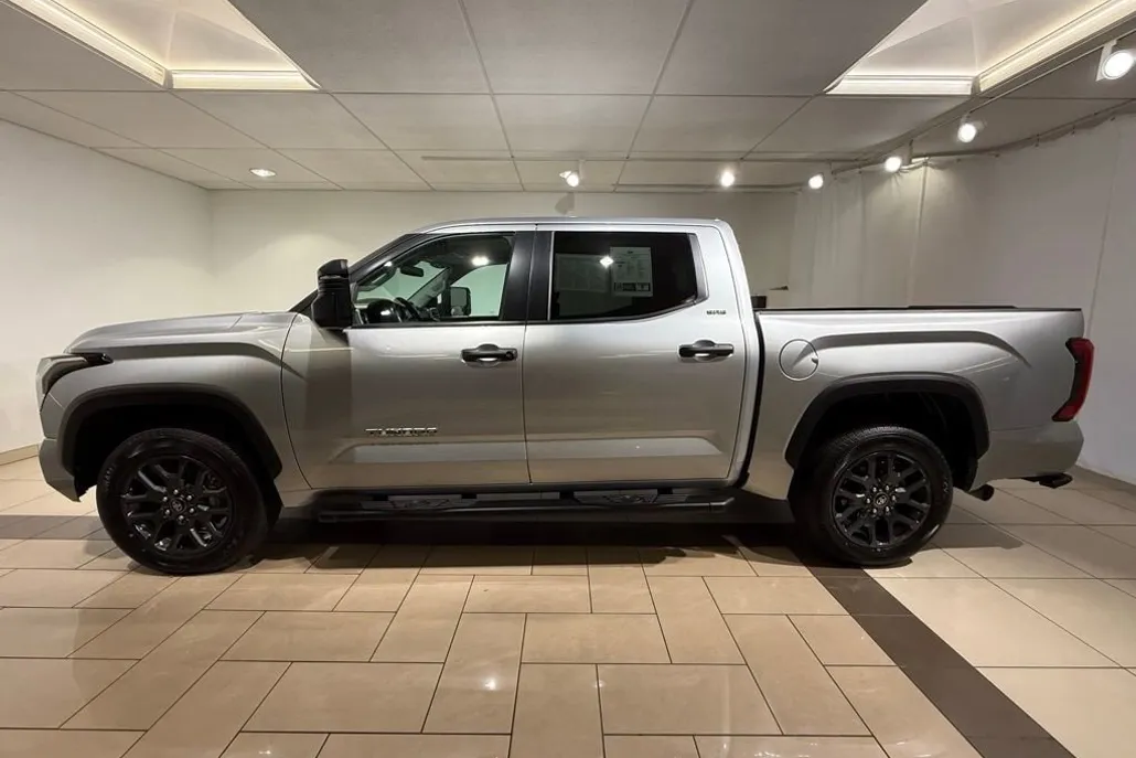 2024 Toyota Tundra SR5 photo 1