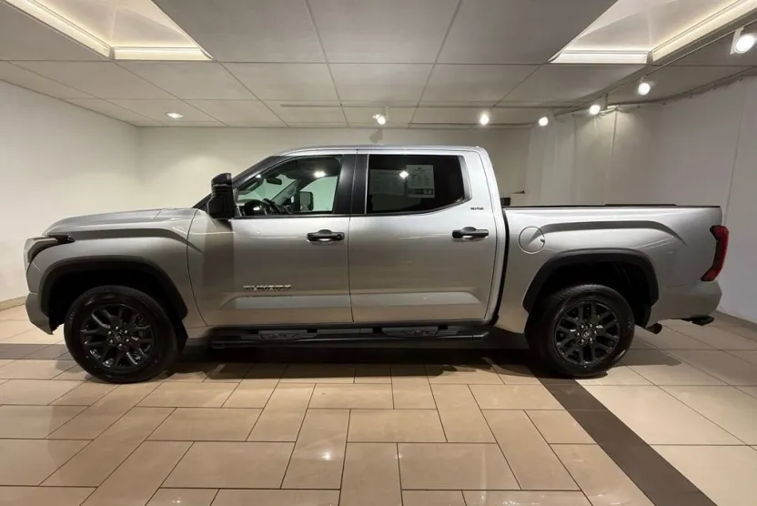 2024 Toyota Tundra SR5 photo 1