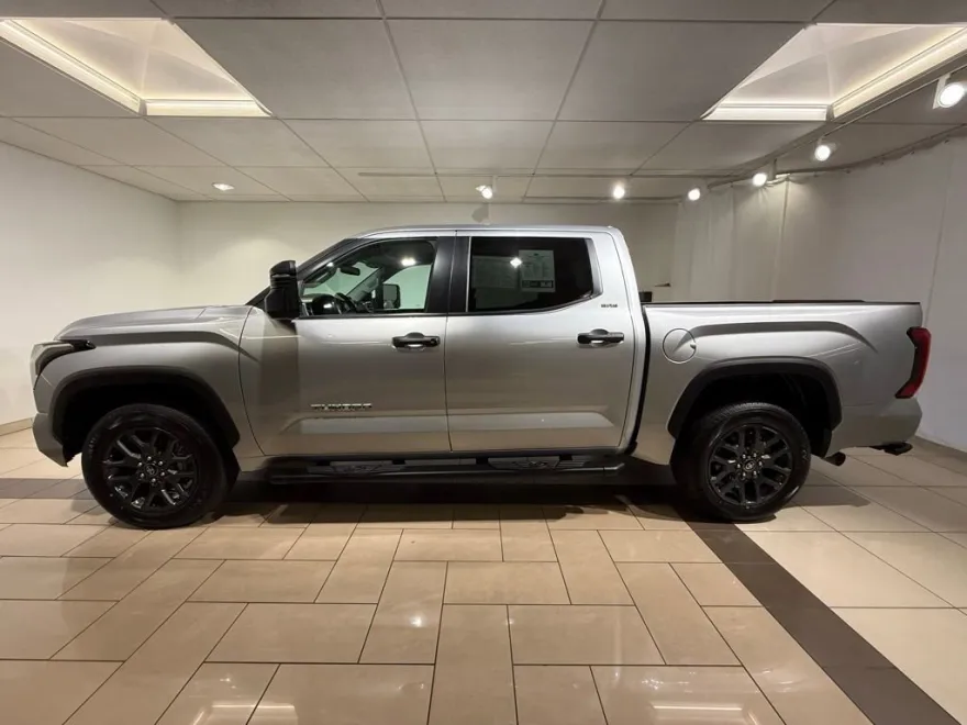 2024 Toyota Tundra SR5 photo 1
