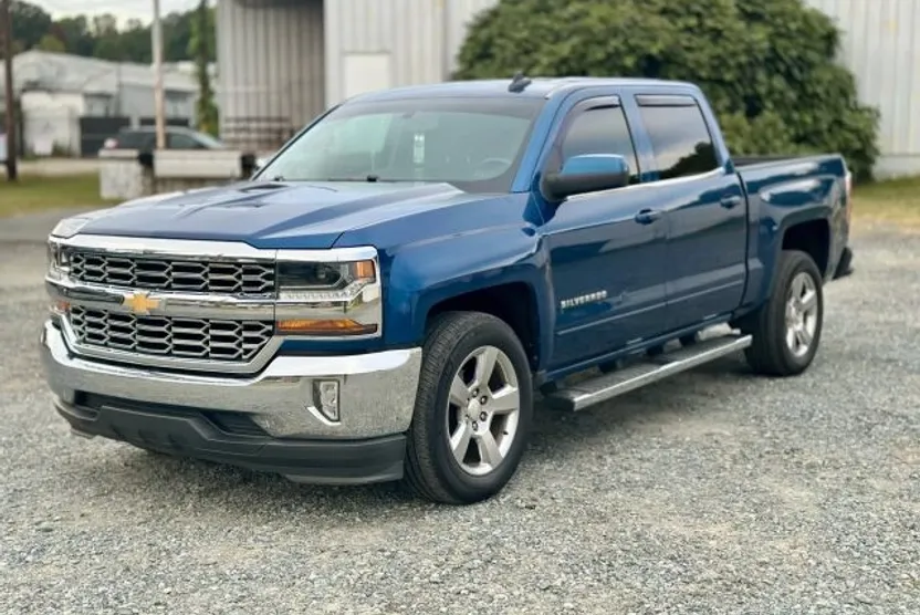2017 Chevrolet Silverado 1500 LT photo 1