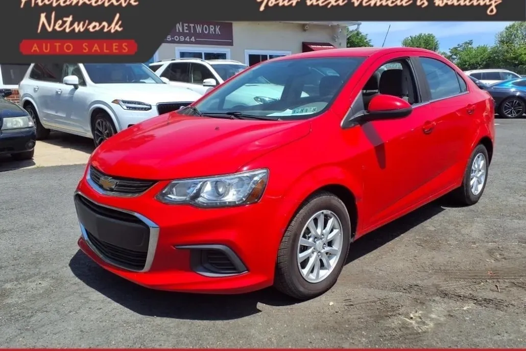 2017 Chevrolet Sonic LT photo 1