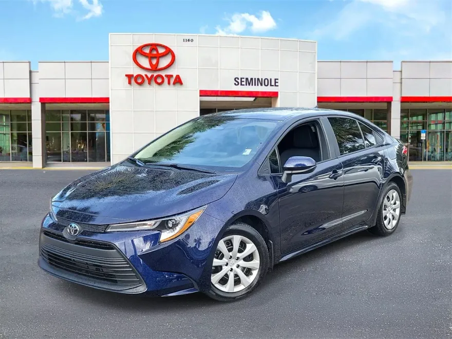 2025 Toyota Corolla LE photo 1