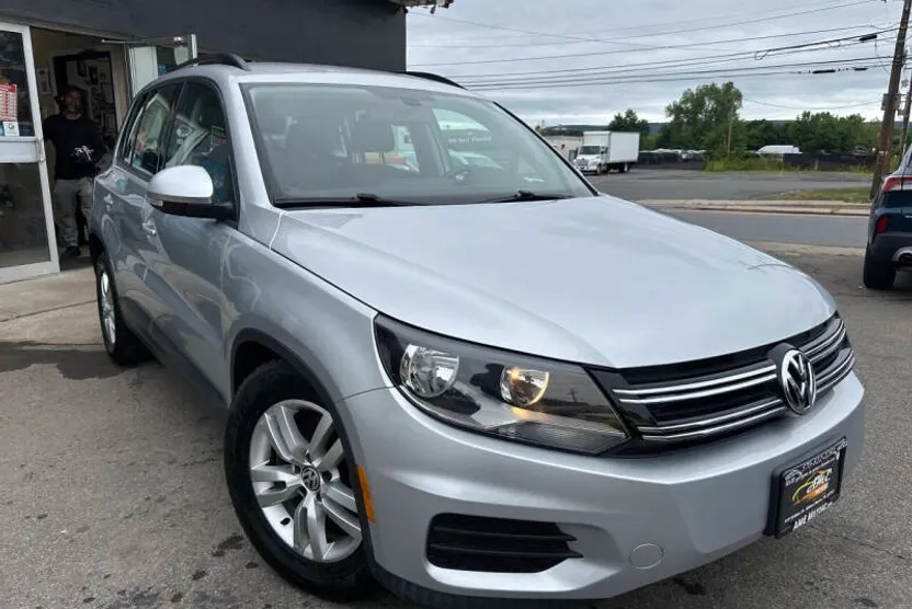 2017 Volkswagen Tiguan S photo 1
