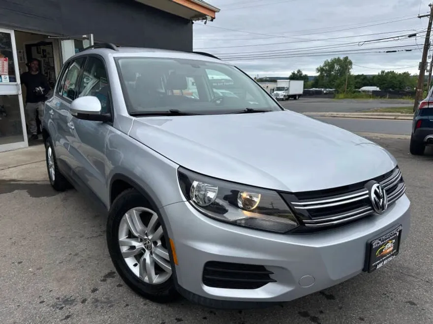 2017 Volkswagen Tiguan S photo 1