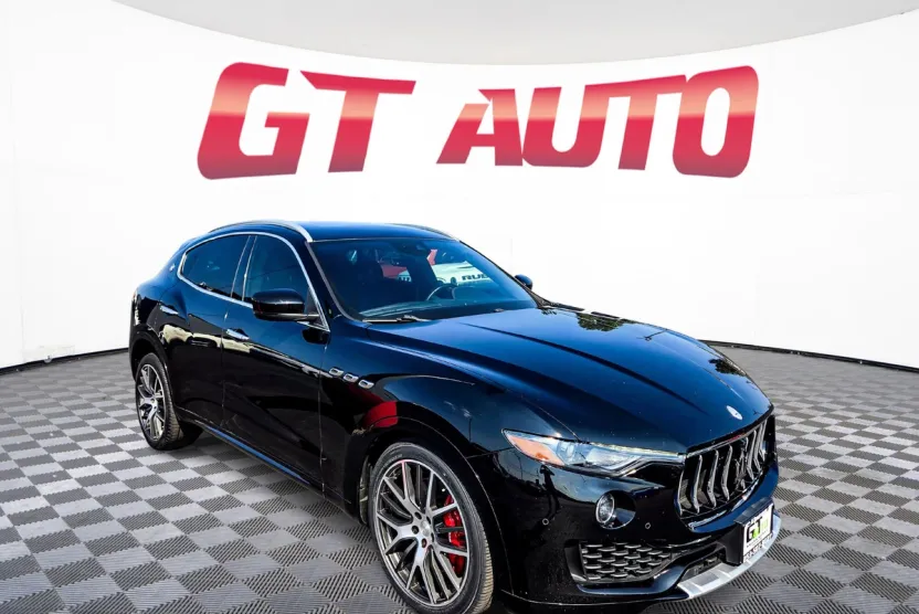 2017 Maserati Levante S photo 1