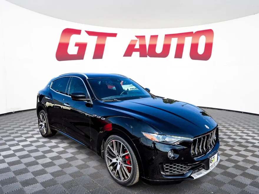 2017 Maserati Levante S photo 1