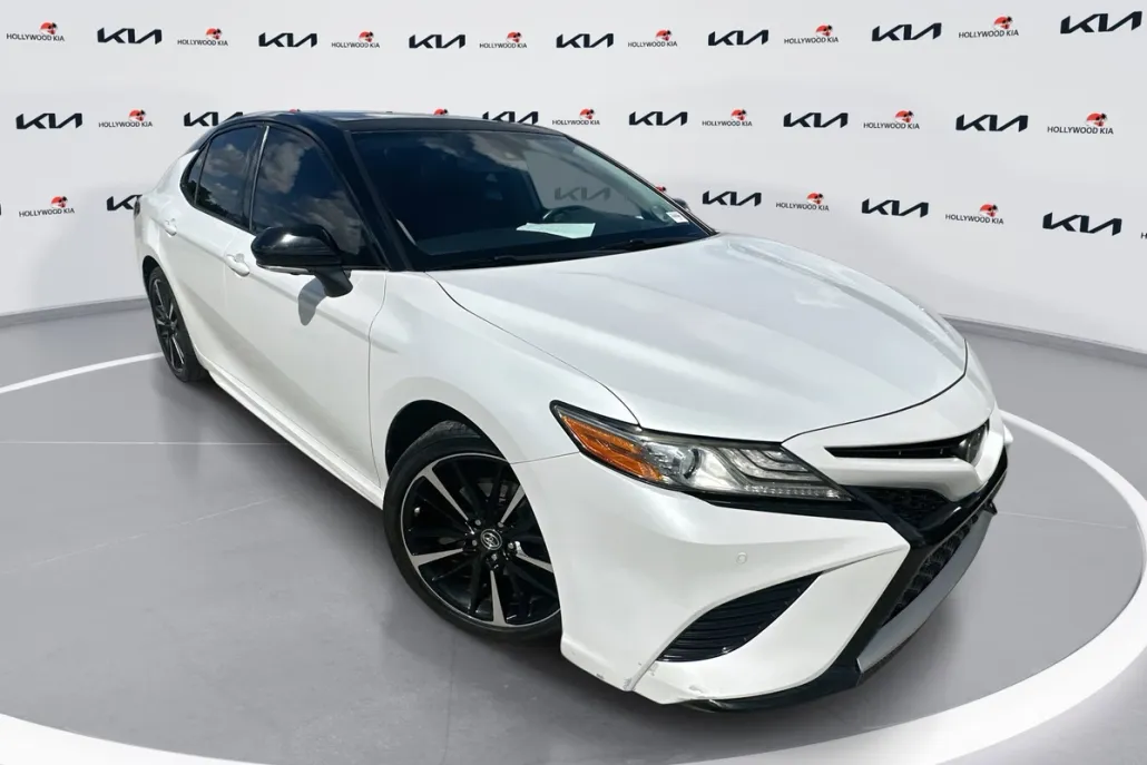 2019 Toyota Camry XSE photo 1