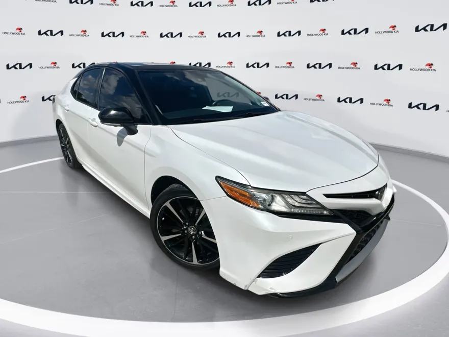 2019 Toyota Camry XSE photo 1