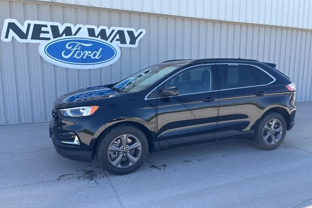 2022 Ford Edge SEL photo 1