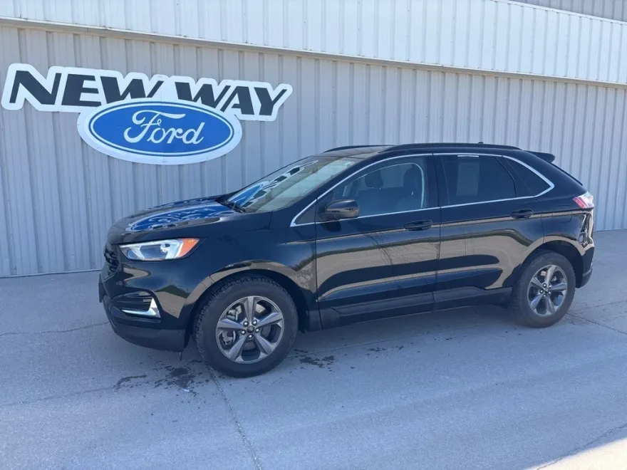 2022 Ford Edge SEL photo 1