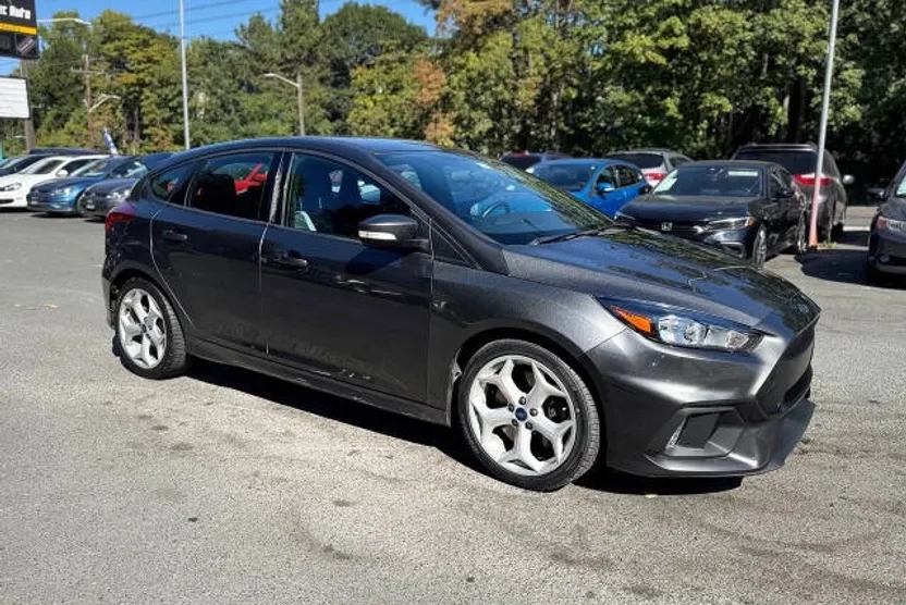 2017 Ford Focus ST photo 1