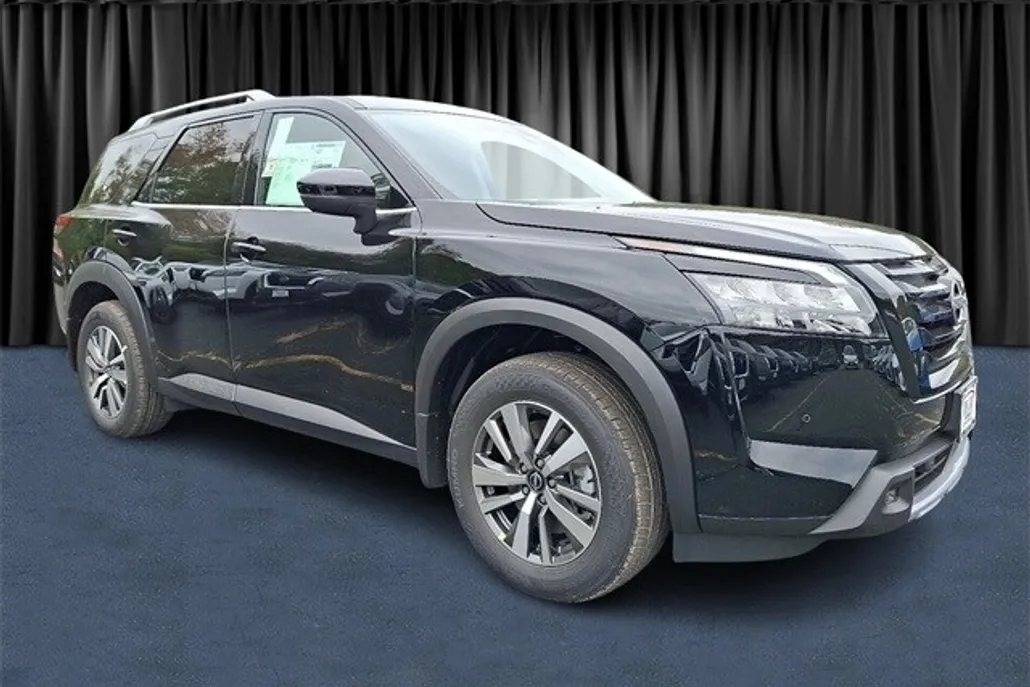 2025 Nissan Pathfinder SL photo 1