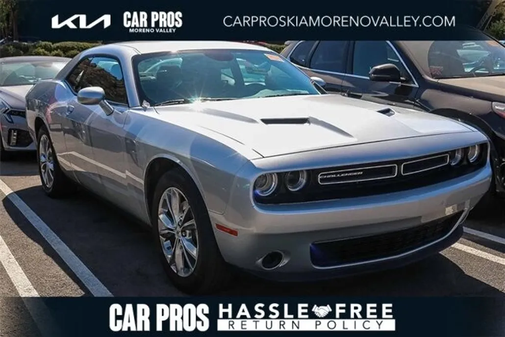 2023 Dodge Challenger SXT photo 1