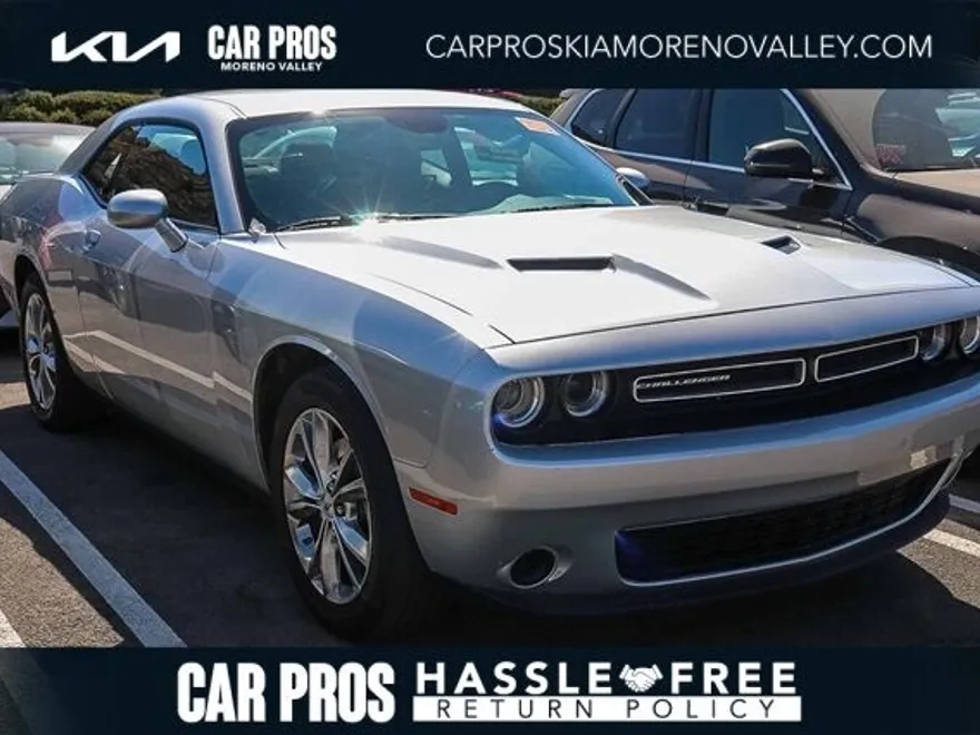 2023 Dodge Challenger SXT photo 1