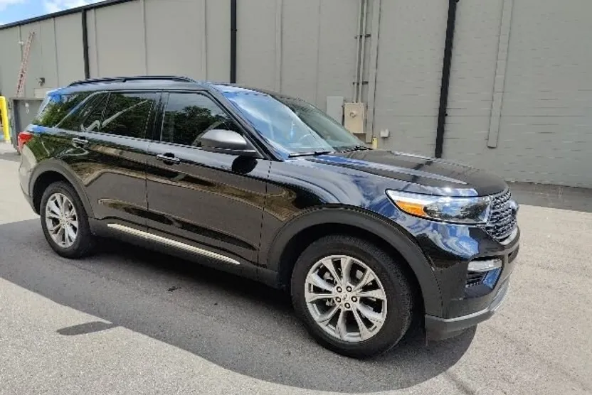 2022 Ford Explorer XLT photo 1