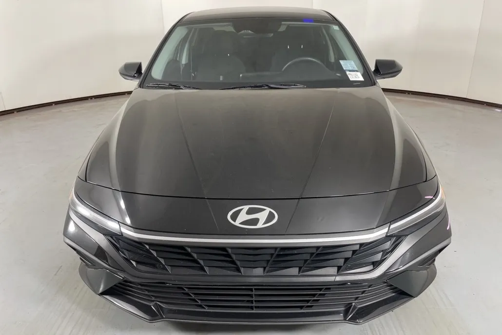 2024 Hyundai Elantra SEL photo 1