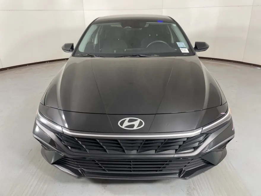 2024 Hyundai Elantra SEL photo 1
