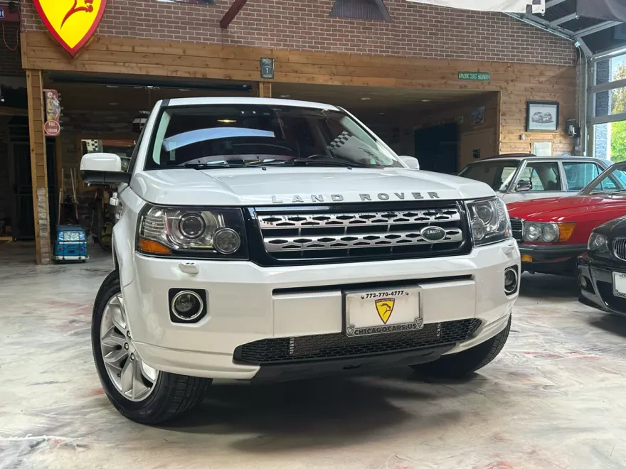 2014 Land Rover LR2 HSE photo 1