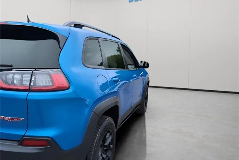 2022 Jeep Cherokee Trailhawk photo 1