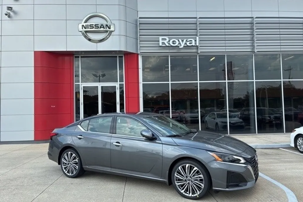 2025 Nissan Altima 2.5 SL photo 1