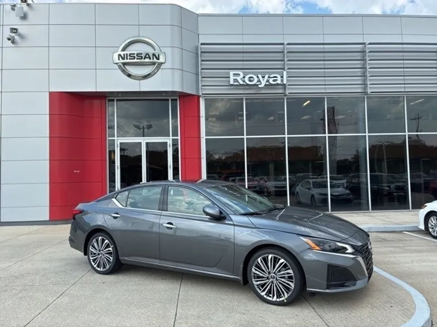 2025 Nissan Altima 2.5 SL photo 1