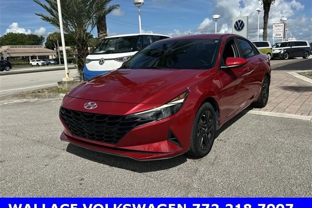 2023 Hyundai Elantra SEL photo 1