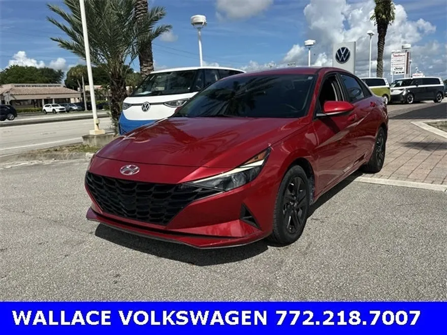 2023 Hyundai Elantra SEL photo 1