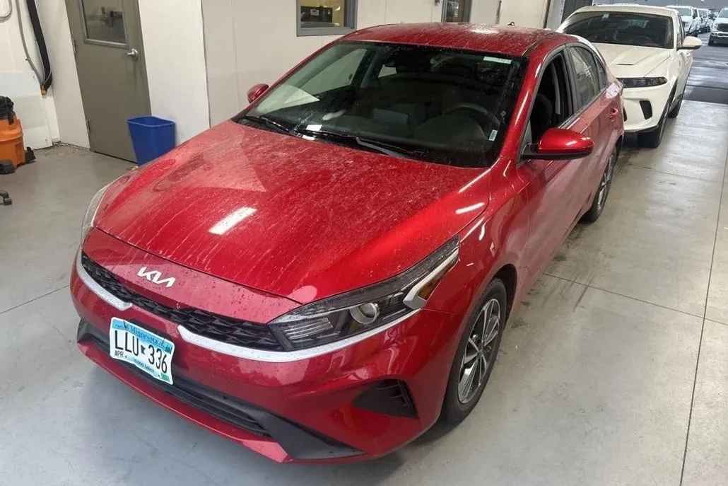 2024 Kia Forte LXS photo 1