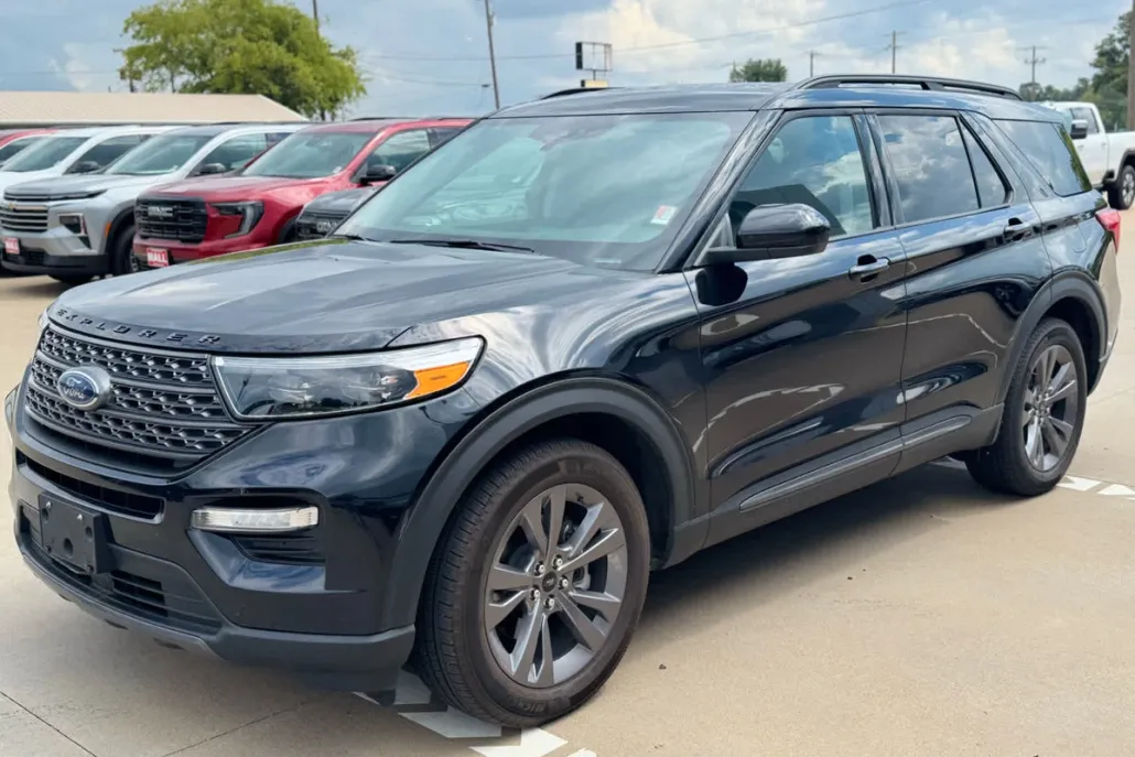 2024 Ford Explorer XLT photo 1