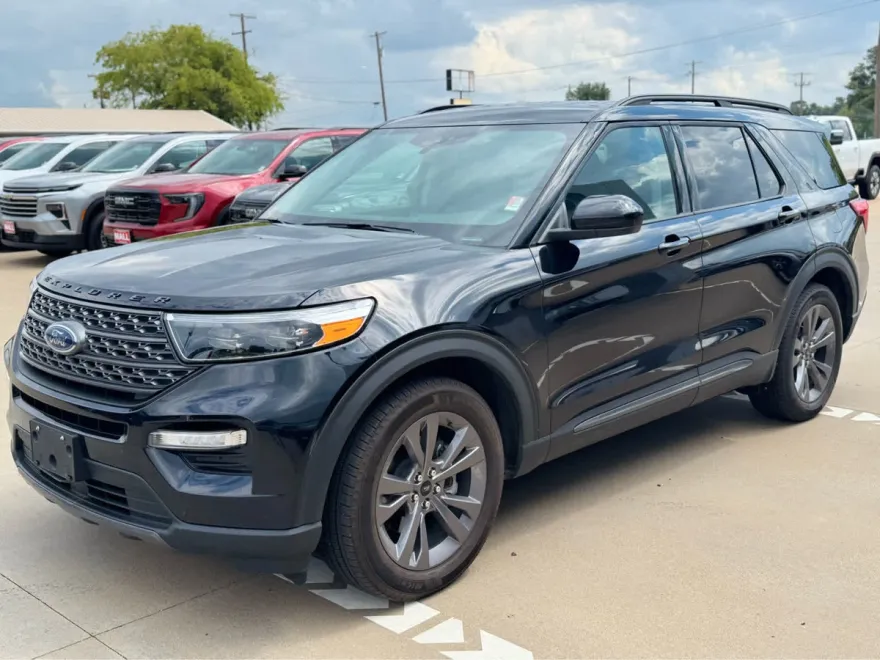 2024 Ford Explorer XLT photo 1