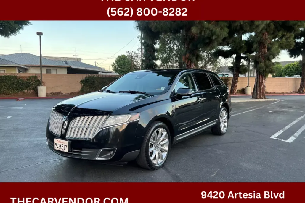 2010 Lincoln MKT photo 1