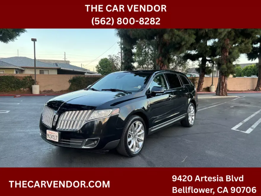 2010 Lincoln MKT photo 1