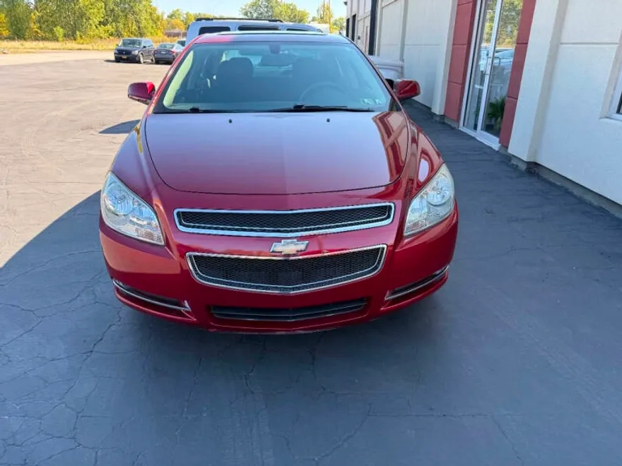 2011 Chevrolet Malibu 1LT photo 1