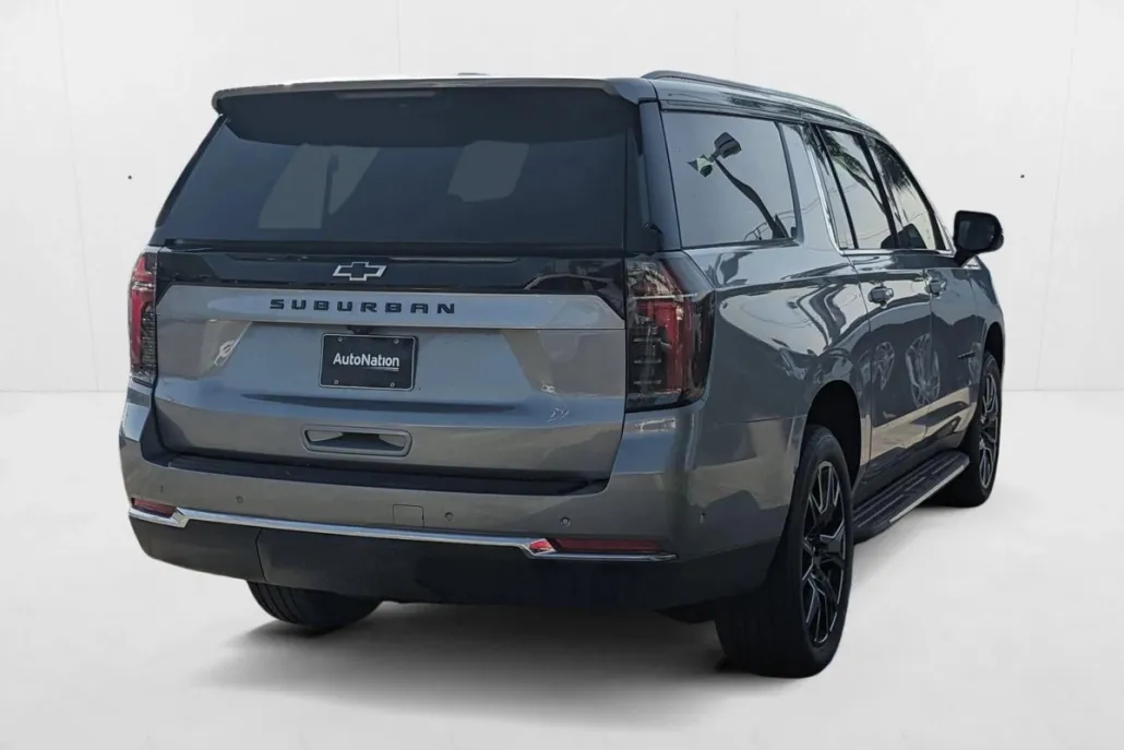 2025 Chevrolet Suburban LS photo 1