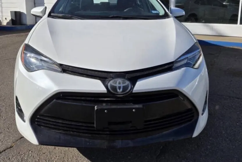 2018 Toyota Corolla LE photo 1